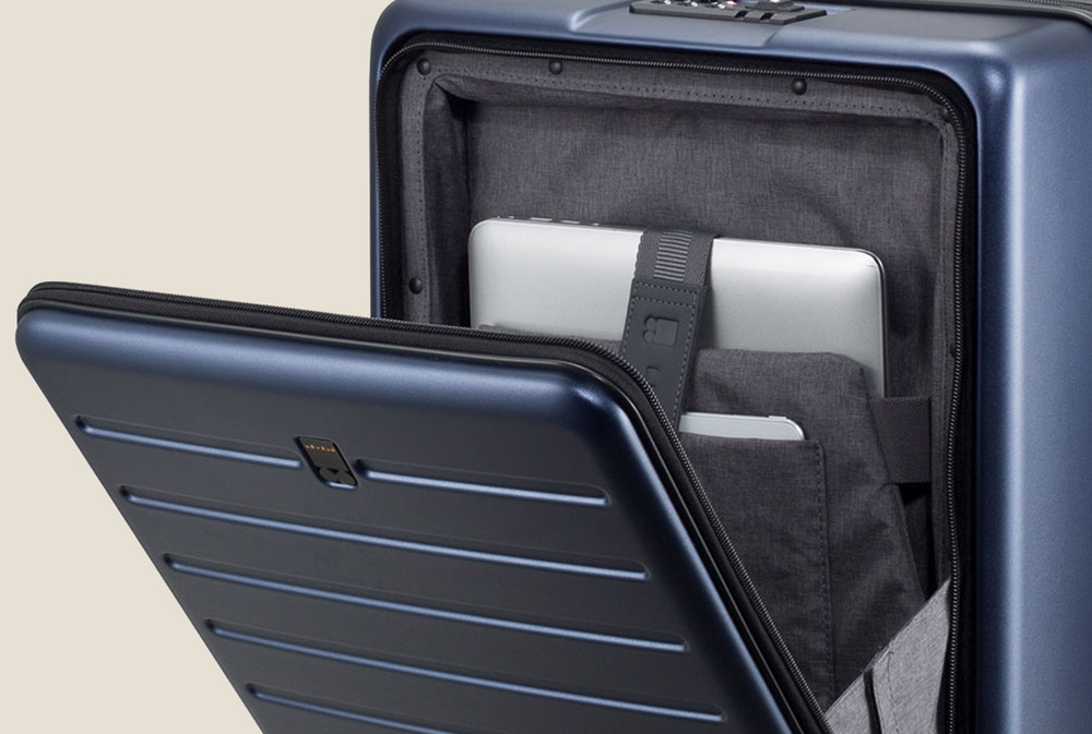 LEVEL8 Black Horizon Luggage