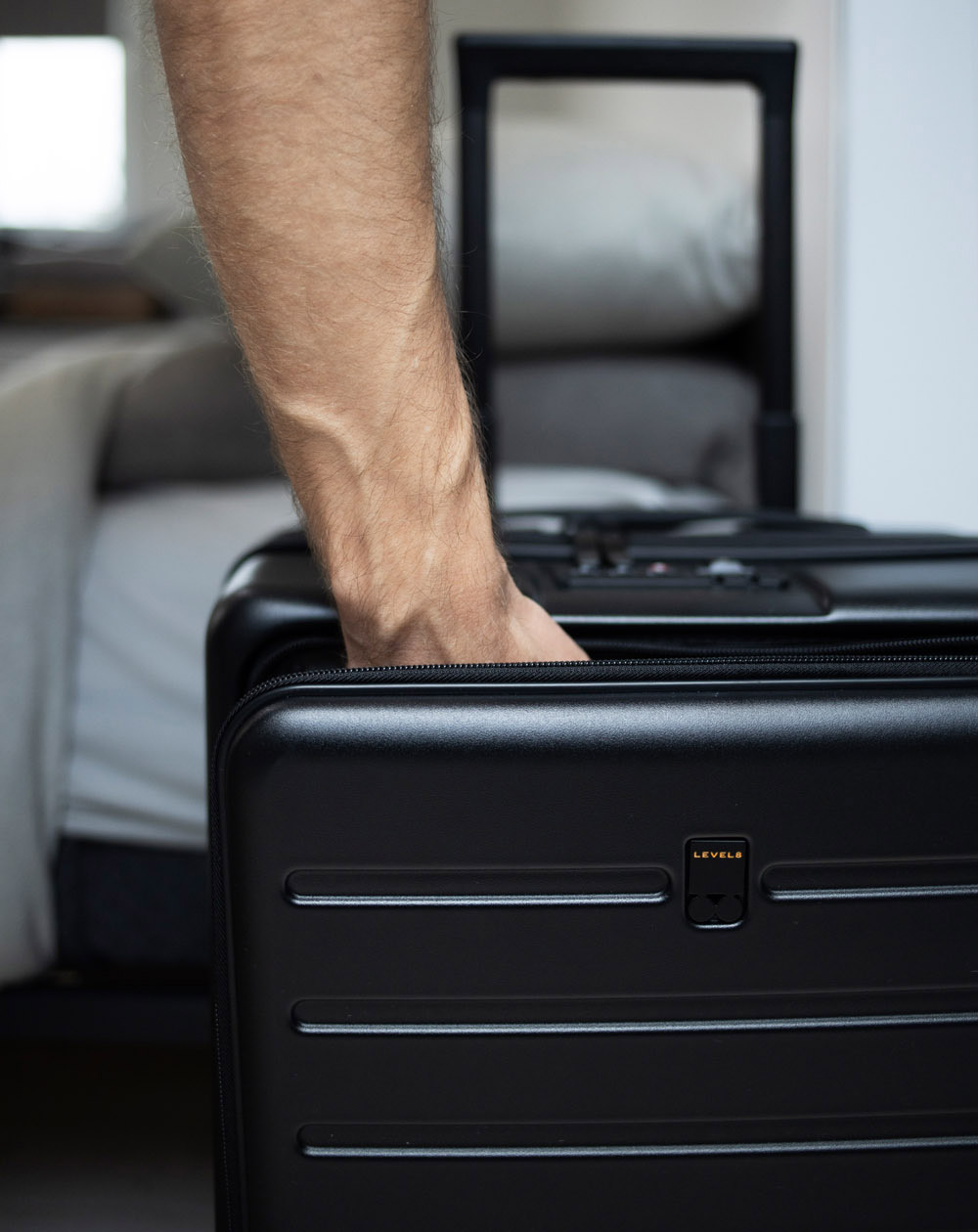black horizon luggage