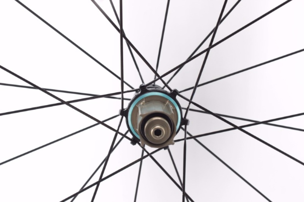 Carbon Wheelset: Kaze disc wheelset with extralite hubs