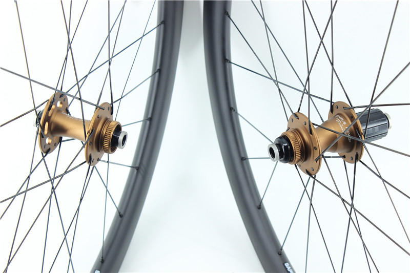 Gravel bicycle wheels